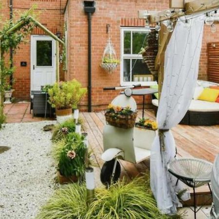 Apartmán Cosy Garden Flat, Private Hot Tub & Four Poster Bed York Exteriér fotografie