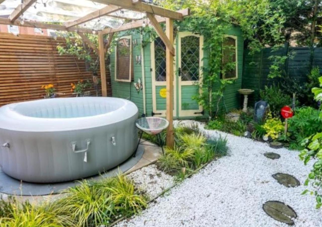 Apartmán Cosy Garden Flat, Private Hot Tub & Four Poster Bed York Exteriér fotografie
